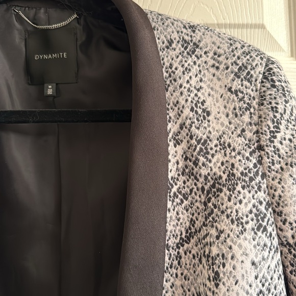 Dynamite ladies blazer - snakeskin pattern - Picture 2 of 8